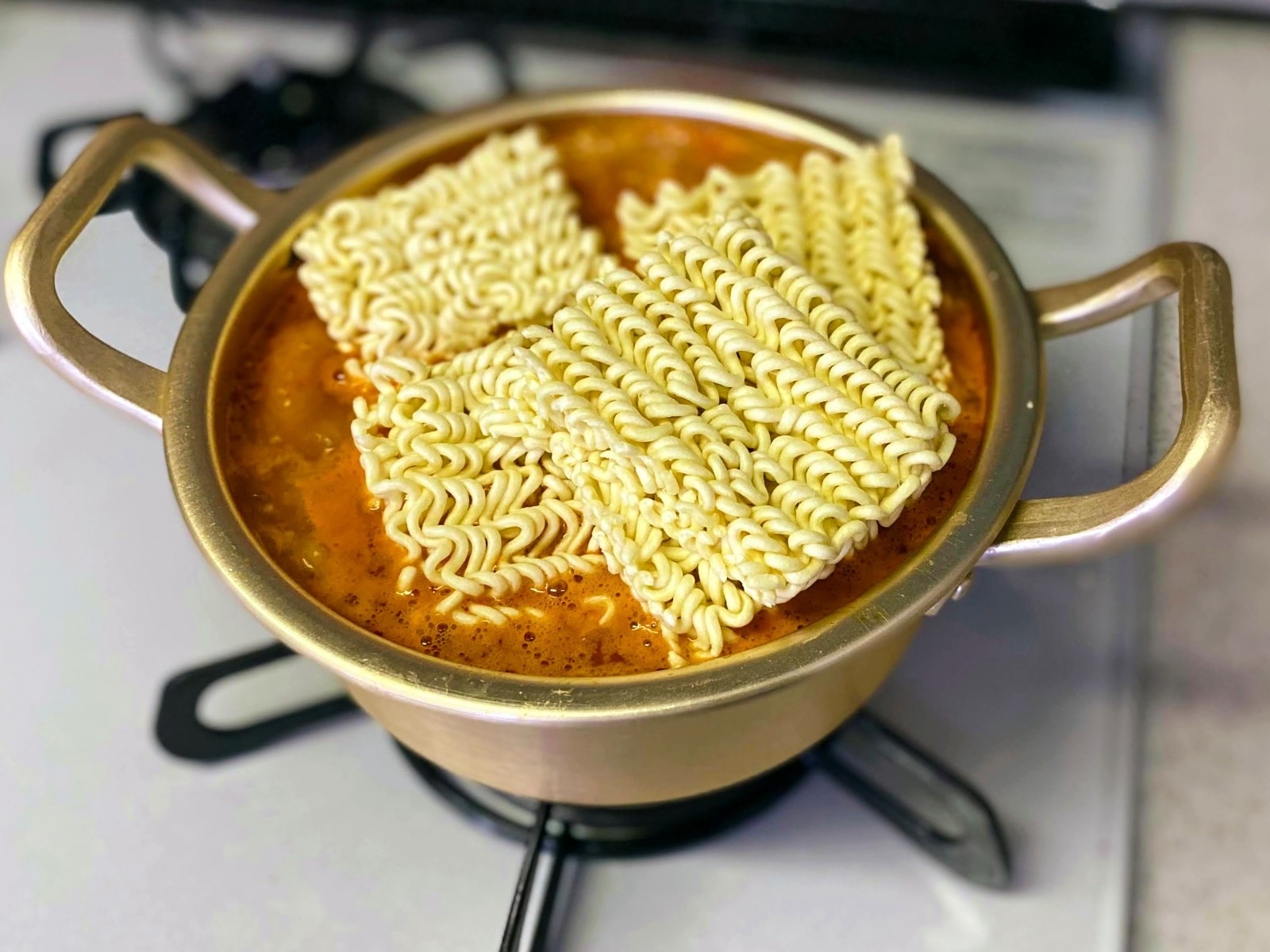 韓国 ラーメン 鍋 の まま