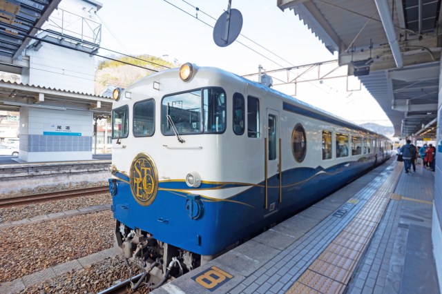 【大人の広島旅・列車編】海沿いを走る観光列車「etSETOra（エトセトラ）」で尾道から広島まで電車の旅 / 絶景をのんびり満喫したよ