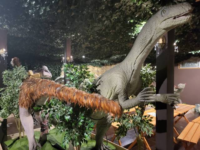 【タイムスリップ】恐竜に会えるエンタメレストラン「ダイナソー🦕」が神奈川にOPEN！ メニューにもこだわり満載です♪