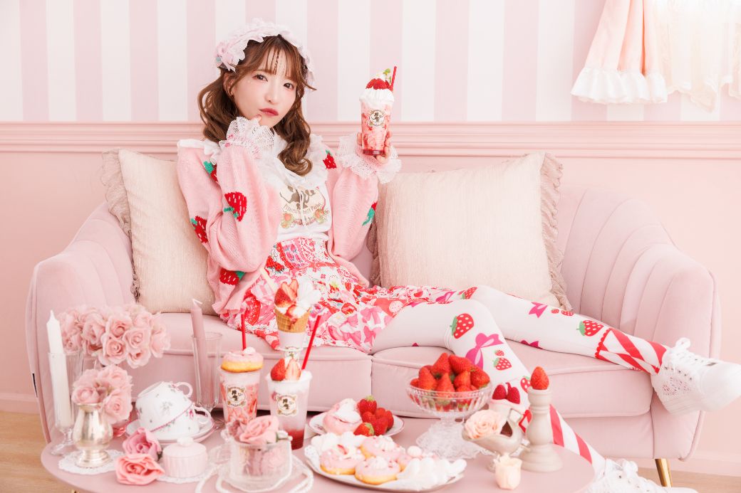 原宿竹下通りにKAWAIIキッチンカー「プリンセスいちごパーラー」が期間