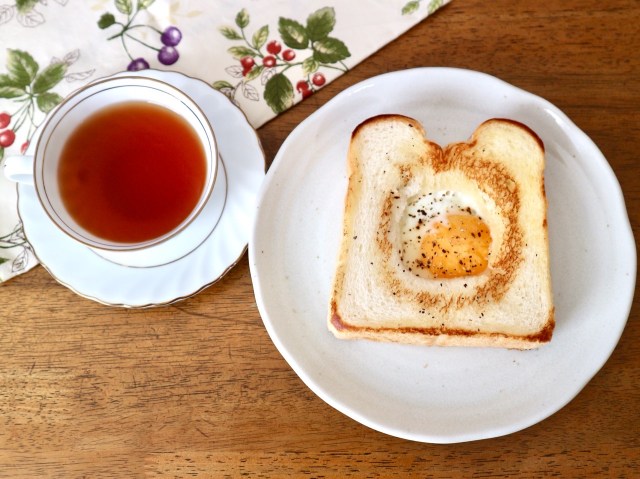 忙しい朝もしっかり食べたい→オシャレで超簡単！日東紅茶の公式レシピの “目玉焼きトースト” こと「ロティオーズ」🍳