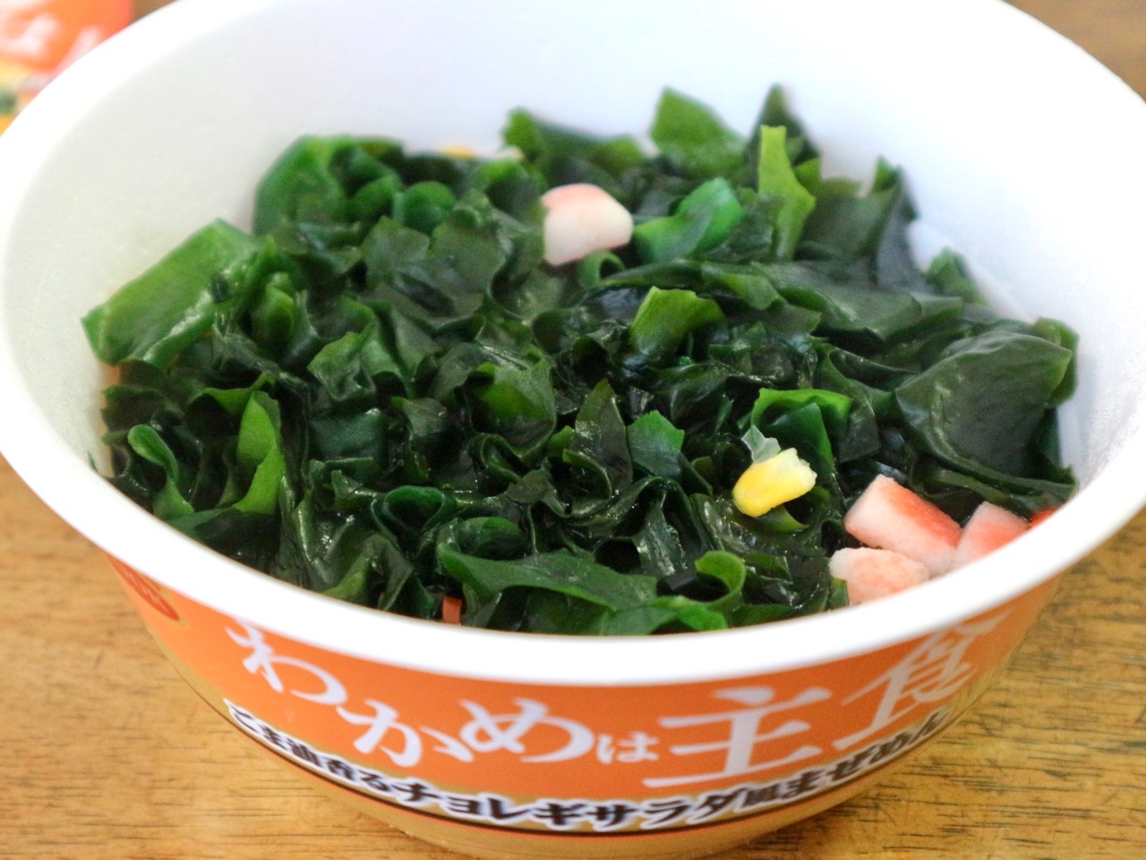 わかめは主役で麺は脇役!? エースコック「わかめは主食 チョレギサラダ