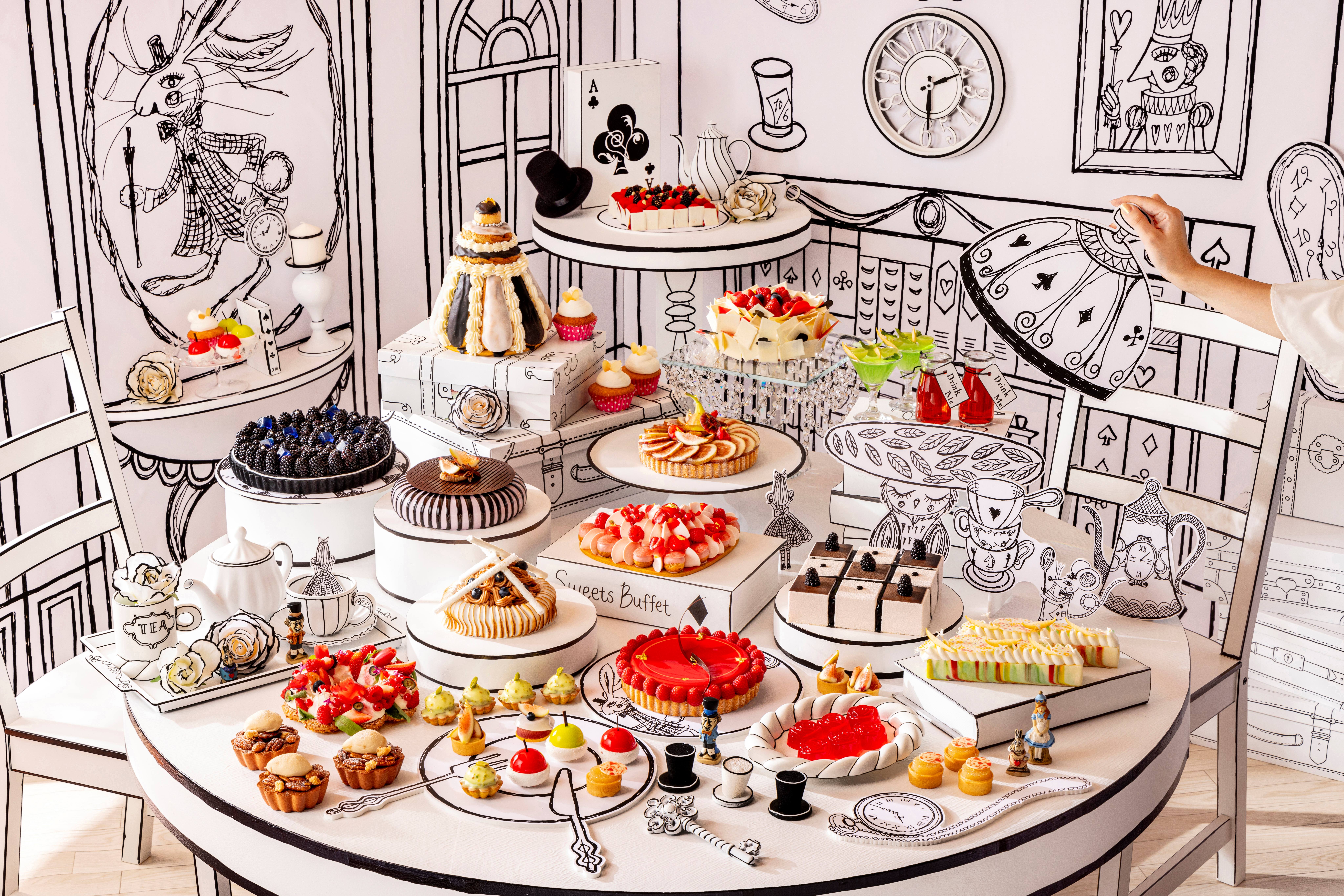 不思議な国のアリスようこそ！怖がりジュアスホールケーキ ヒルトン東京「絵本の国のアリス」のスイーツビュッフェが素敵♠️絵本