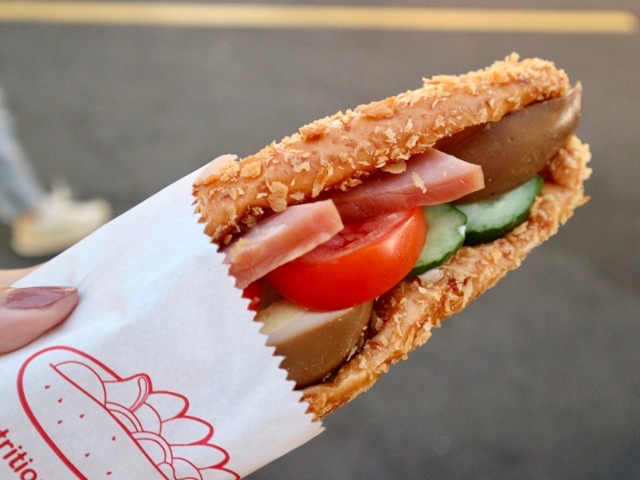 甘いマヨネーズが決め手🥪揚げパンサンドイッチこと「營養三明治」をローカルな夜市でいただきますッ【台湾夜市のおすすめ屋台グルメ】
