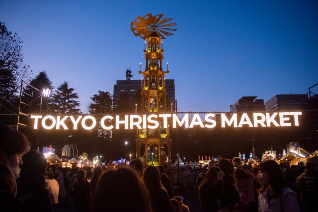冬の風物詩「東京クリスマスマーケット」は日比谷公園じゃなくて明治神宮外苑で開催🎄クリスマスピラミッドを見に行こう！