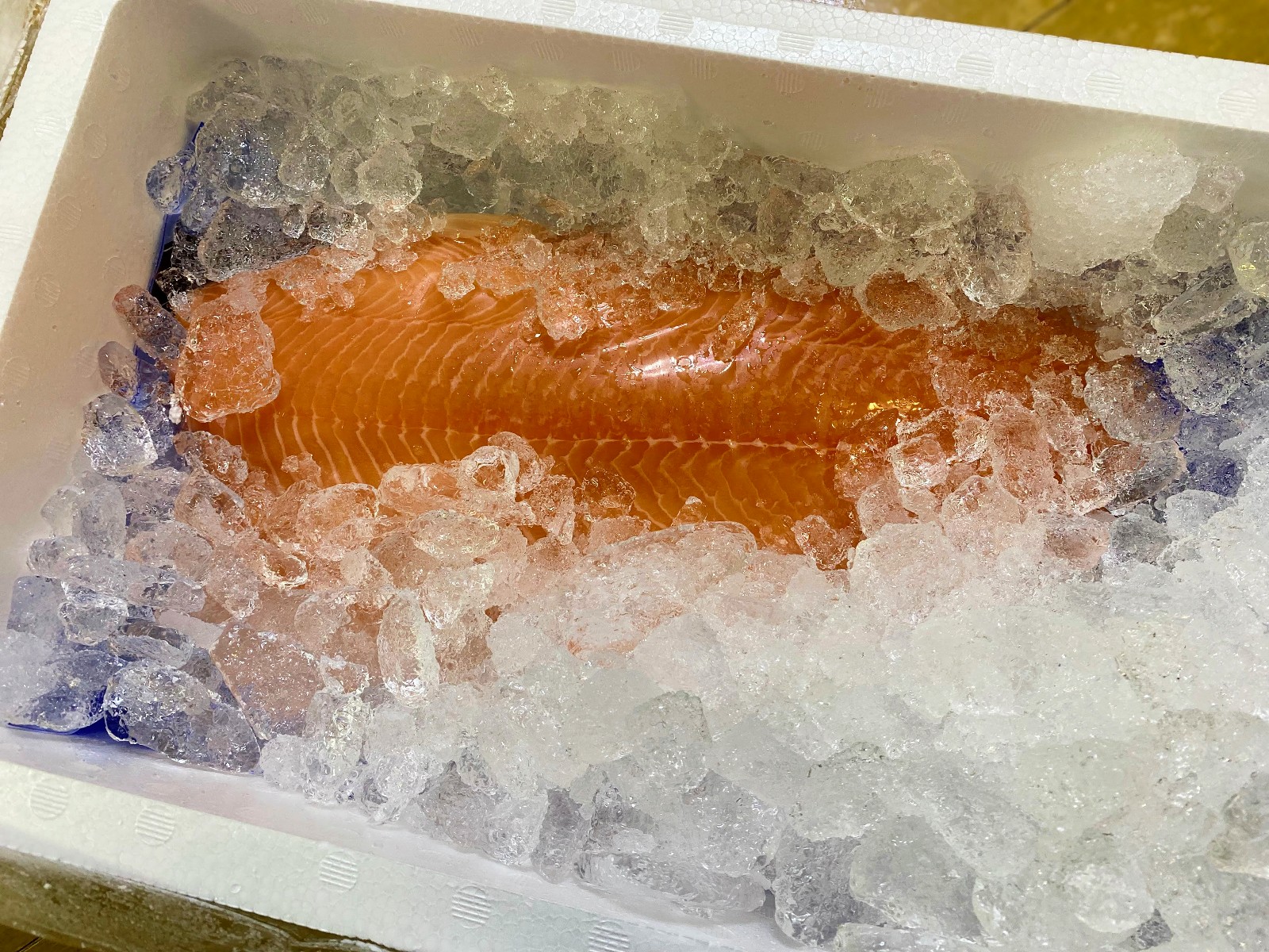 ポーチドサーモンとキュウリのライタ添え レシピ