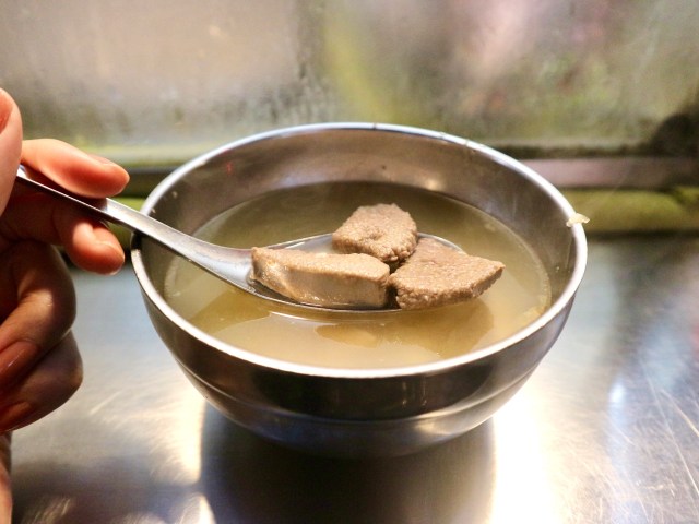 豚レバースープって生臭そう→台北の名物屋台で食べたら美味しすぎたのでブックマークして【#台湾夜市のおすすめ屋台グルメ】