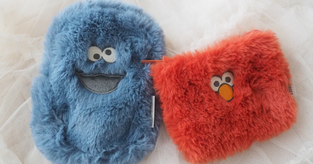 まるで本物なエルモとクッキーモンスターのポーチ♡幼きころの夢が叶う  