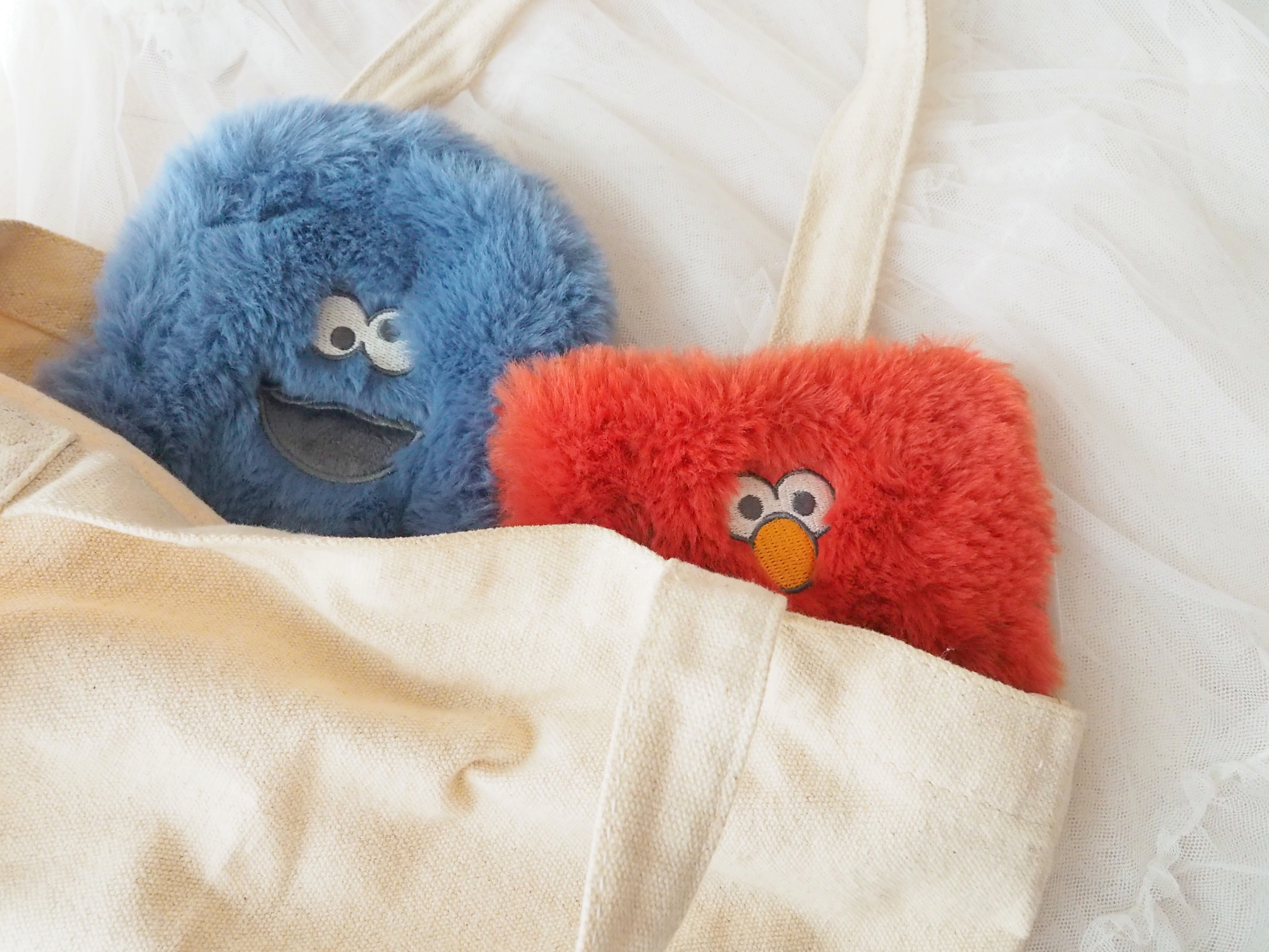 まるで本物なエルモとクッキーモンスターのポーチ♡幼きころの夢が叶う