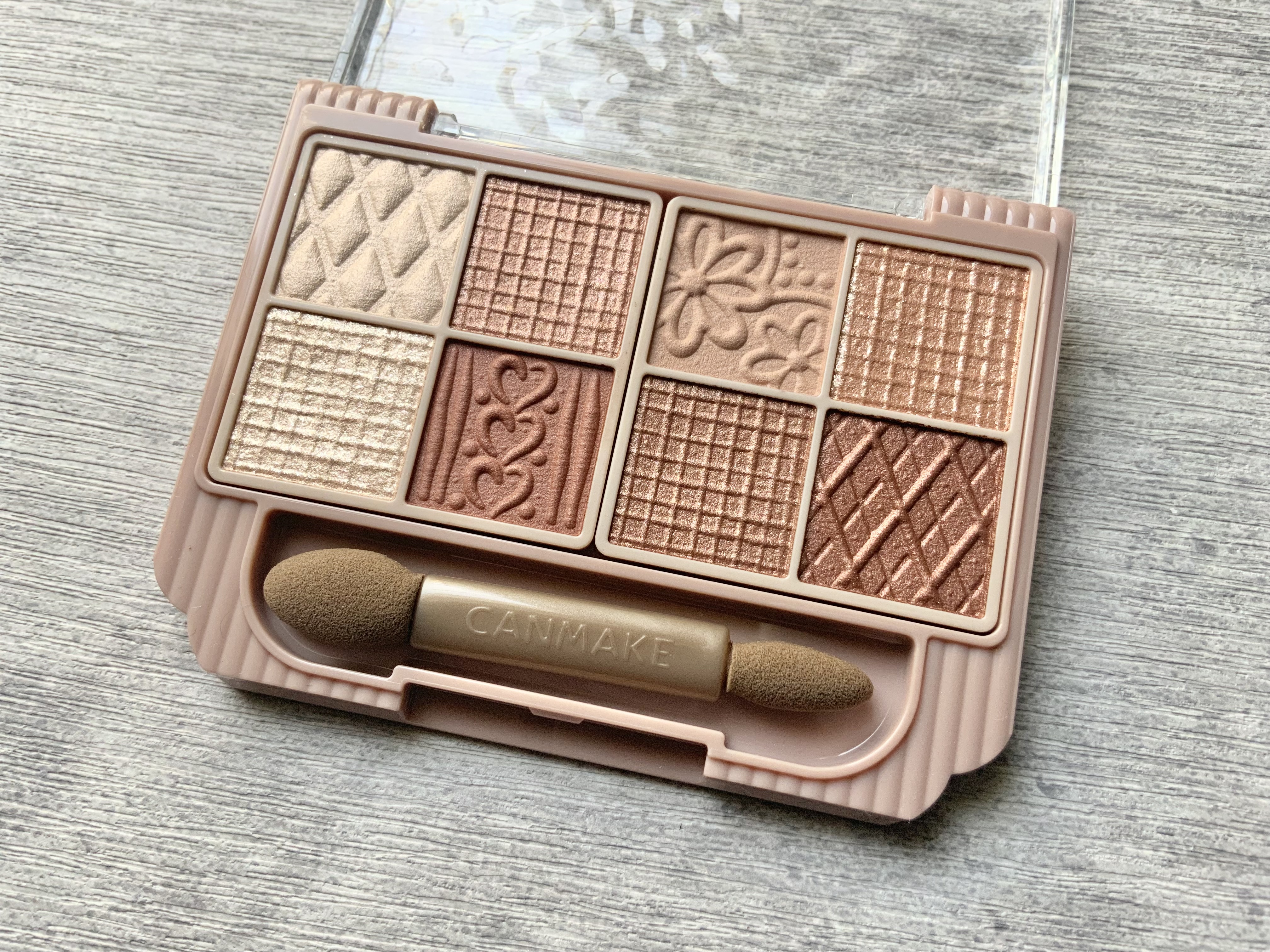 キャンメイク「プティパレットアイズ」の新色を使って3パターンの