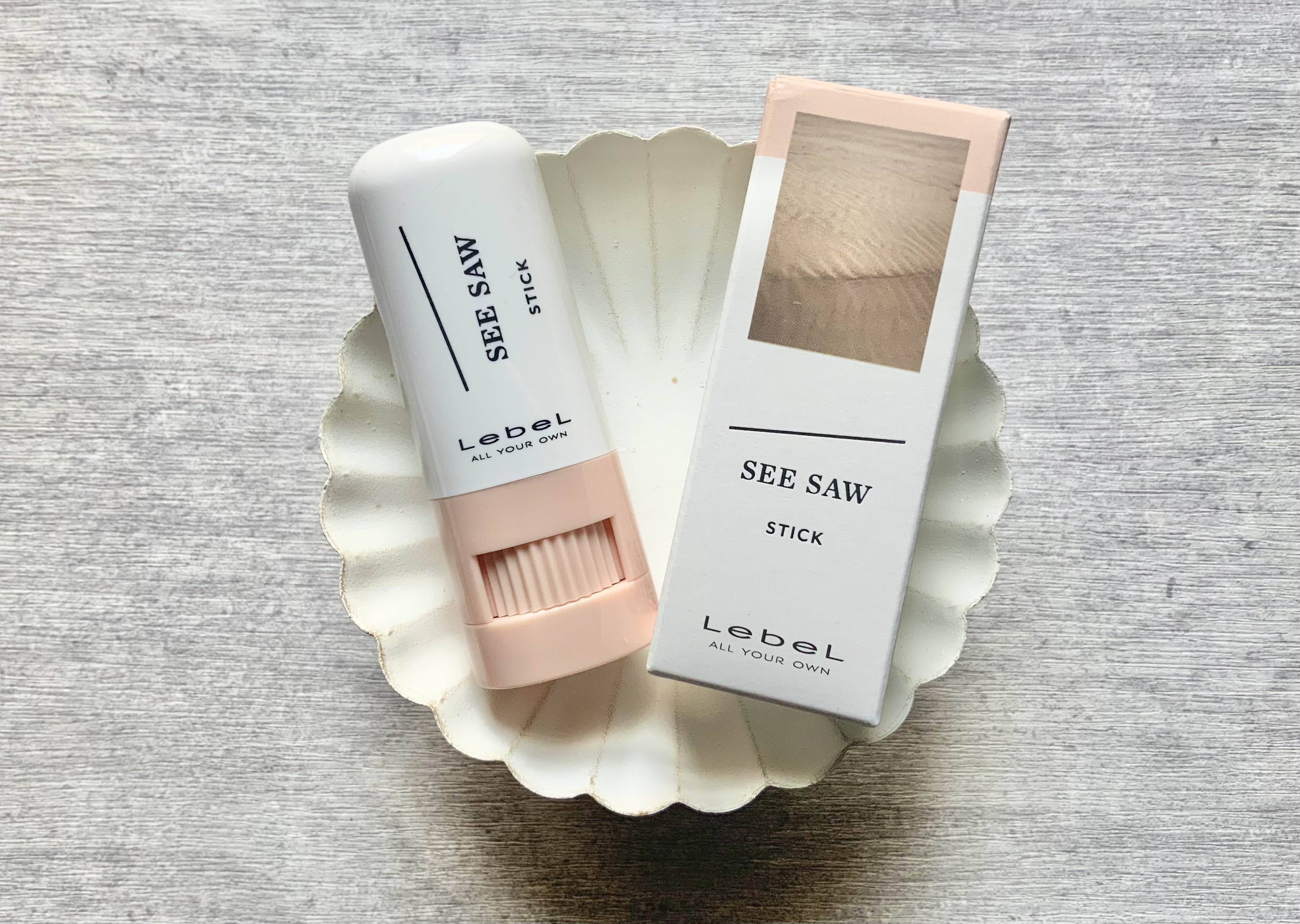 ぴょんぴょん出てくるイジワルなアホ毛・浮き毛に超便利なヘアメイク