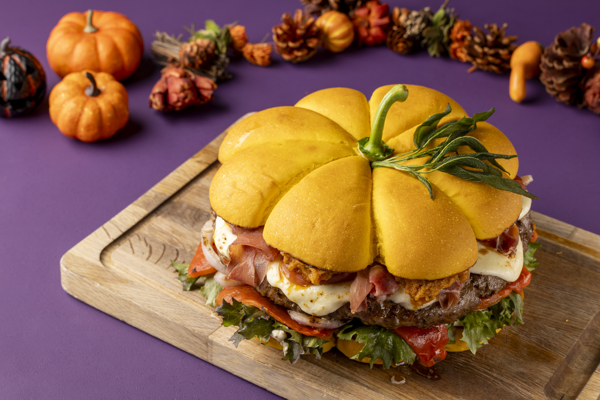 直径25cm＆総重量3kgのモンスターバーガー🎃ハロウィンパーティーに