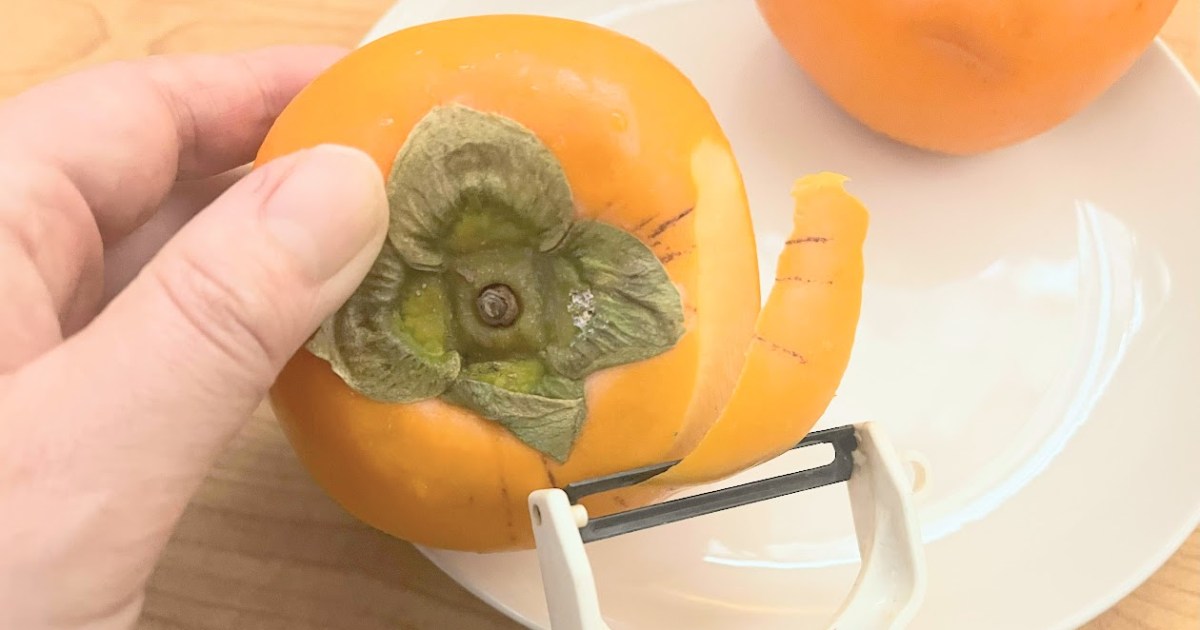 旬の柿は 包丁で皮をむくより を使うと超ラクチンって知ってた？もっと食べたくなるおいしいアレンジレシピも紹介するよ | Pouch[ポーチ]