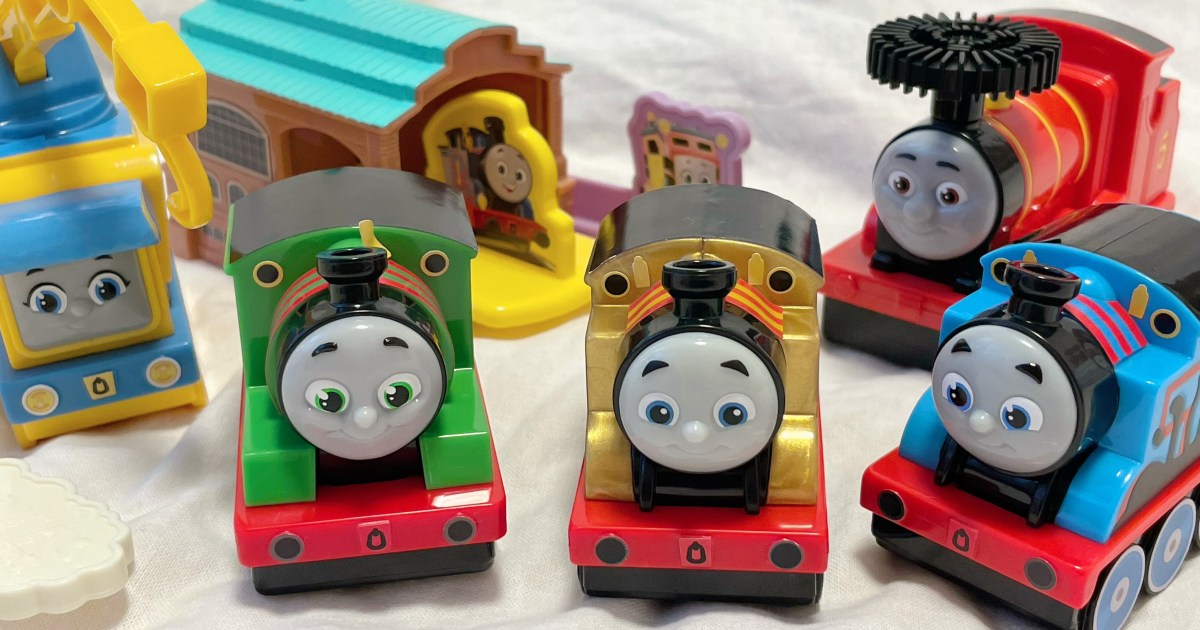 ハッピーセット「きかんしゃトーマス」はシール貼りファイト