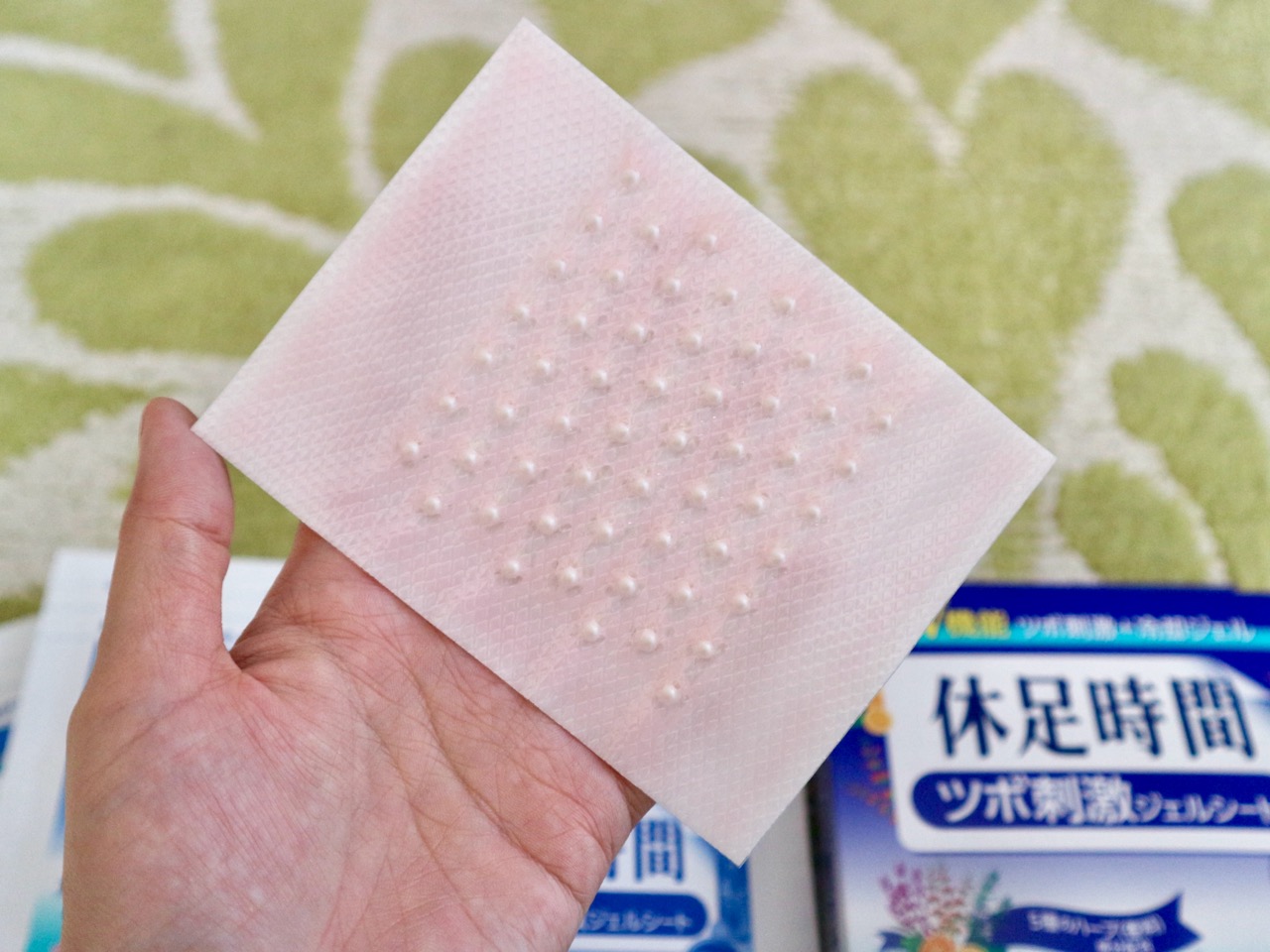 集合体恐怖症の人は注意！】足が疲れたので「休息時間ツボ刺激ジェル