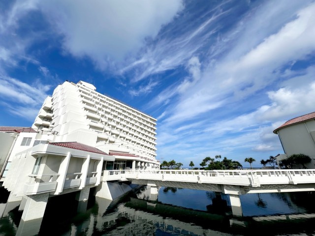 ビーチもプールもお土産も…！ 沖縄の全部を楽しめるホテル「シェラトン沖縄サンマリーナリゾート」に泊まってみた！