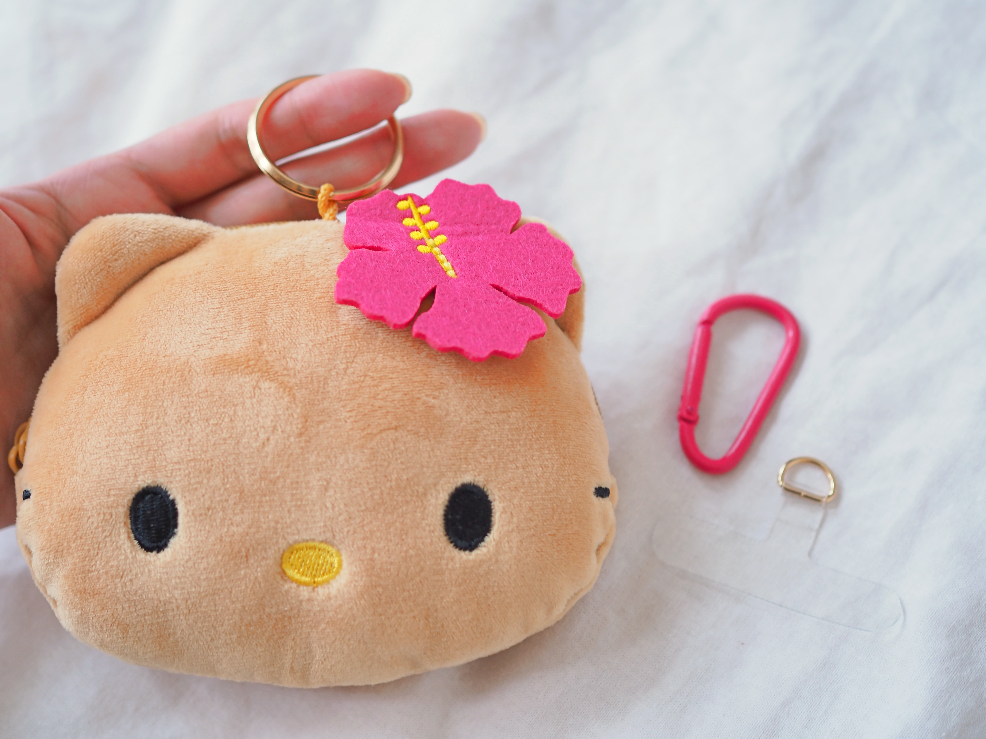 平成ギャルな日焼けキティちゃんが『sweet』の付録に参上！ポーチ