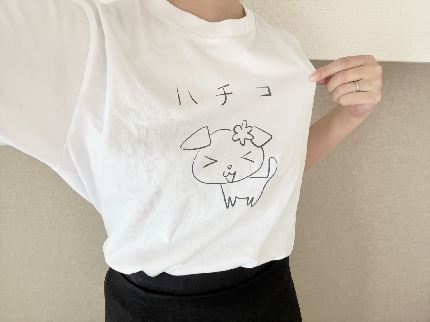 ─── ねえ ナナ。ユニクロでおそろいの「ハチコ」Tシャツを作らない