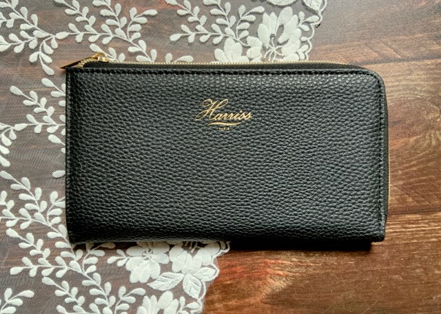 キャッシュレスの時代に長財布を持ちたくなる。『素敵なあの人』11月号付録はHarrissたっぷり入るL字ファスナー長財布👛 キャッシュレスの時代に長財布を持ちたくなる。『素敵なあの人』11月号付録はHarrissたっぷり入るL字ファスナー長財布👛