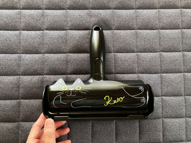 猫さんと暮らしている人〜！終わりが見えないカーペットやソファの猫毛問題に「パクパクローラー」がいいかもよ〜！