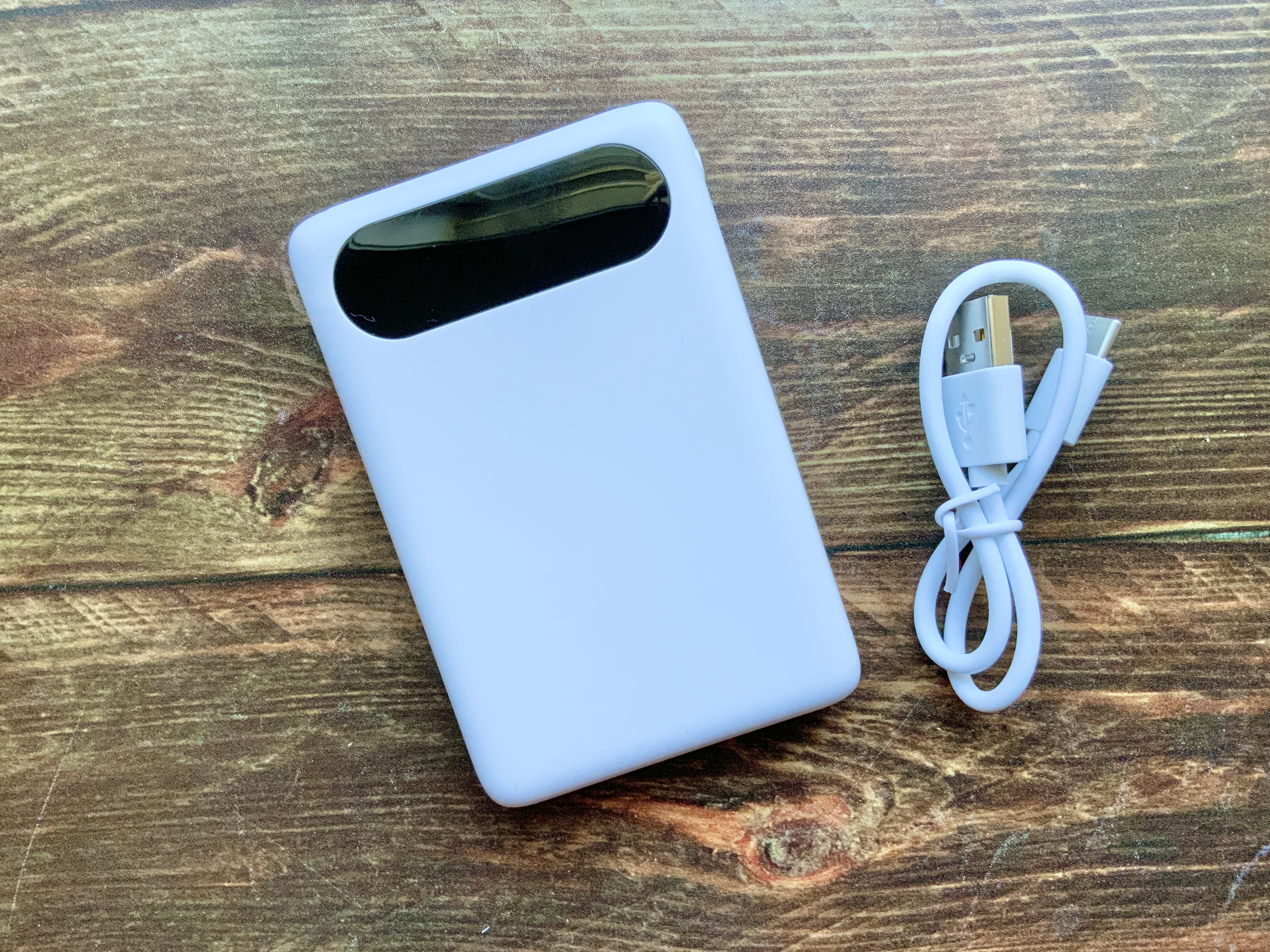 楽天市場で20000mAhの最大5台充電可能なモバイルバッテリーを買って