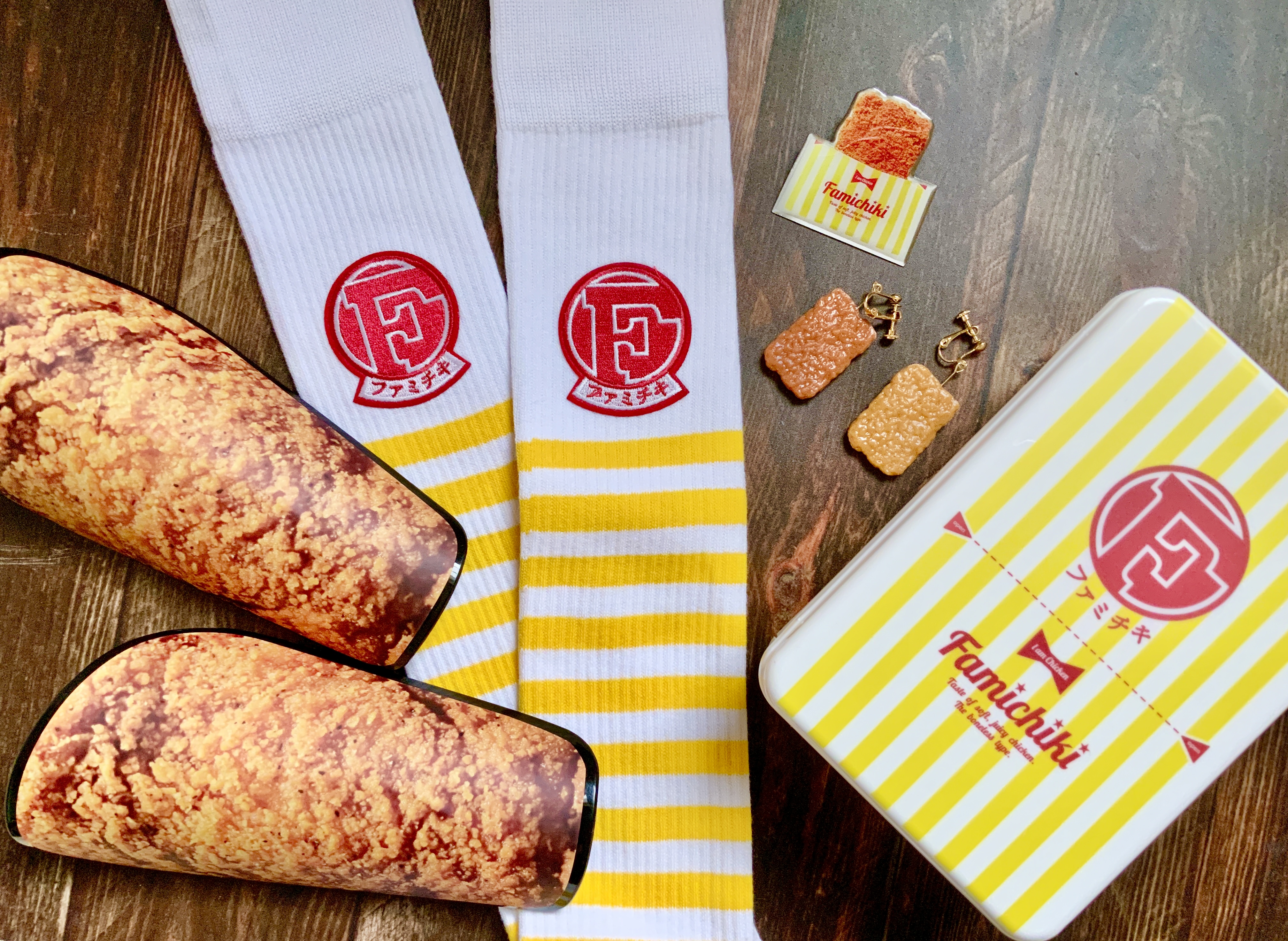 ファミチキ あげあげ祭】クセが強すぎるファミチキグッズたちに思わず2