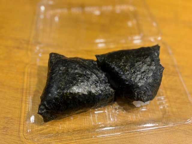 この価格設定、大丈夫なの!? 秋葉原のスーパー「福島屋」はその場で握ってくれるからできたておむすびが楽しめるよ🍙