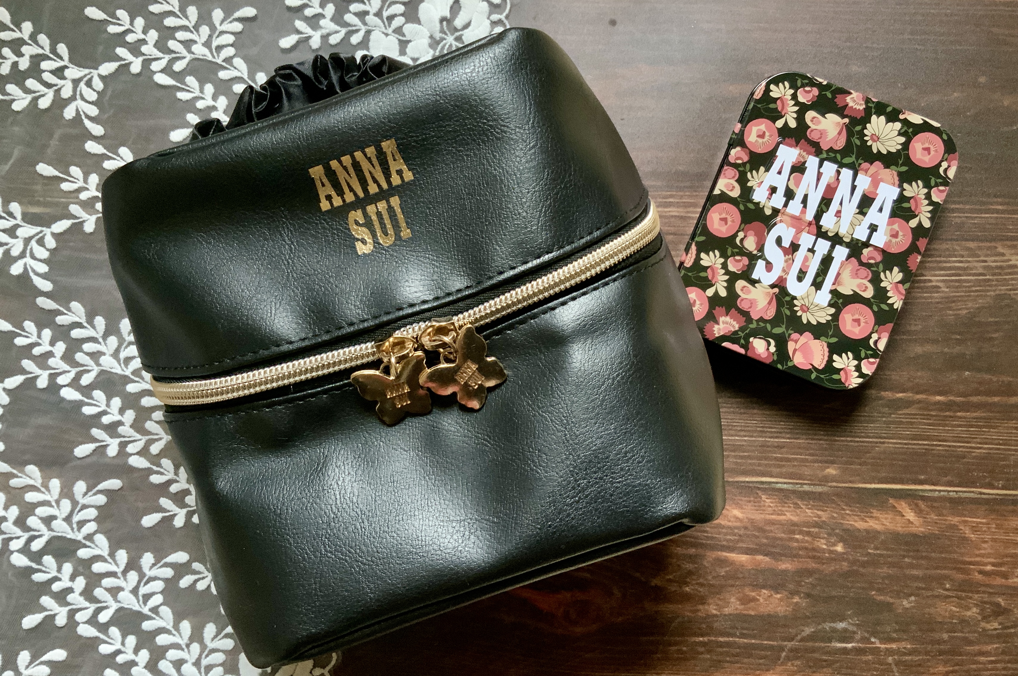 5026. 【レア!!】 ANNA SUI 刺繍 バニティバッグ 5026. 【レア!!】 ANNA SUI 刺繍 バニティバッグ レアANNA SUIバニティ