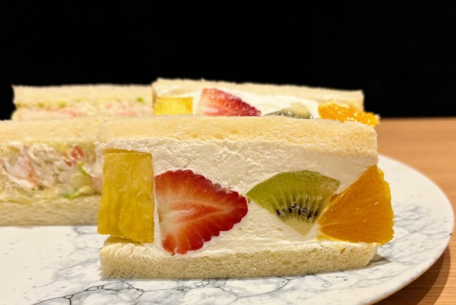 この芸術的で完璧な “萌え断” を見よ…！都内に3店舗しかない「果実屋珈琲」を私が激推しする3つの理由