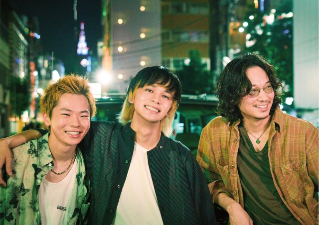 北村匠海・林裕太が闇バイトから抜け出すために命を懸ける映画『愚か者の身分』ワイルドと温かみが共存する綾野剛の色気にゾクッとします…！