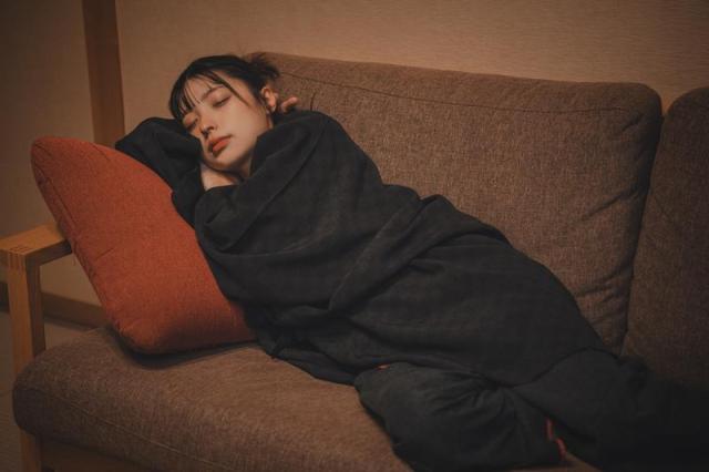 秋は寒暖差で眠りが浅くなる人が多いらしい😳頼りにしたい睡眠トラブル対策や快眠グッズを紹介しますっ