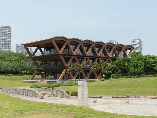 話題の新スポット「横浜ティンバーワーフ」って知ってる？3日間限定の野外シネマや横浜初進出「I’m donut？」と「dacō」もオープンするよ