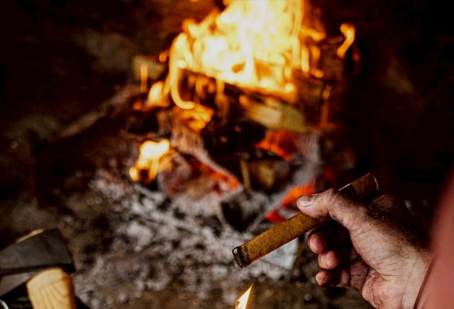 煙と香りを楽しむキャンプやアウトドアサウナに高級グランピングなど大人のためのアウトドア体験5選！