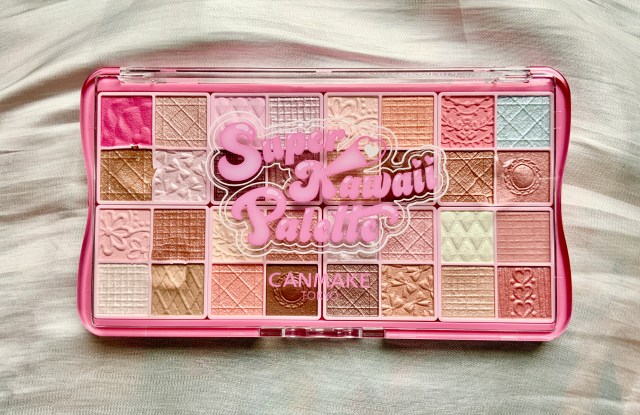 40年分のかわいいをギュッ💗キャンメイクから限定発売「スーパーかわいい！パレット」登場！32色もはいってお値段は…