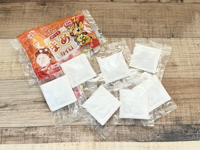 ピンポイントで温められるカイロがすごい…!ありそうでなかった「まめカイロ」は肩や手首、足先などにぴったりなんです ピンポイントで温められるカイロがすごい…!ありそうでなかった「まめカイロ」は肩や手首、足先などにぴったりなんです