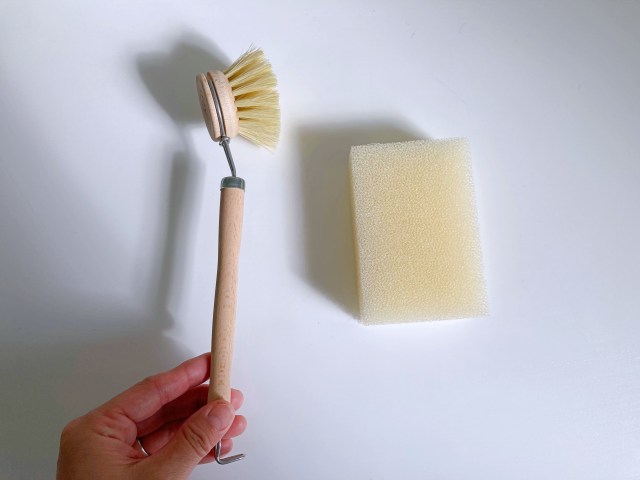 冬の手荒れ対策に！食器洗いはスポンジじゃなくてブラシでもいい説🫧レデッカーを使ってみたらめちゃめちゃ快適だった