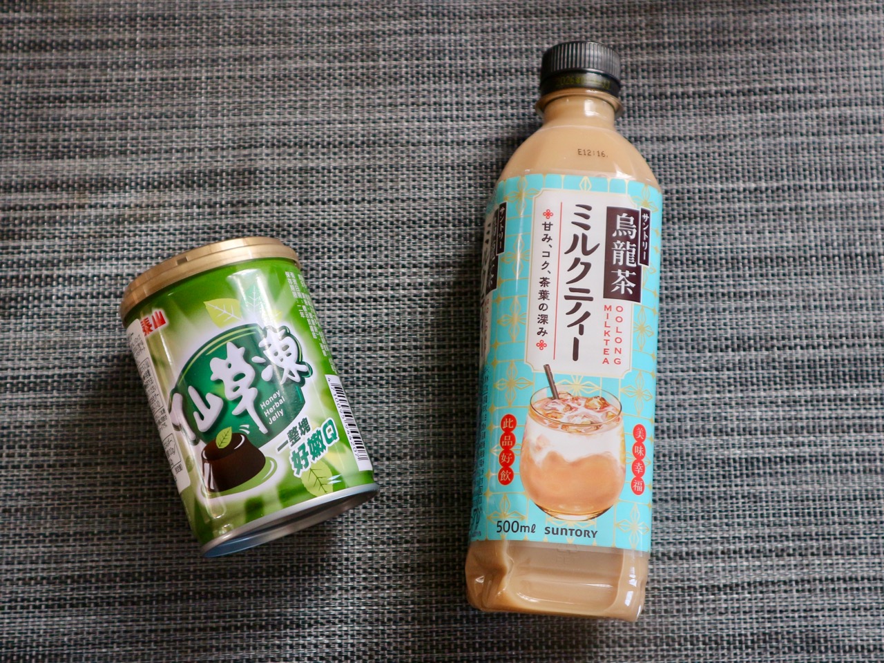 台湾ラバー通信】サントリー烏龍茶 ミルクティーに仙草ゼリーを