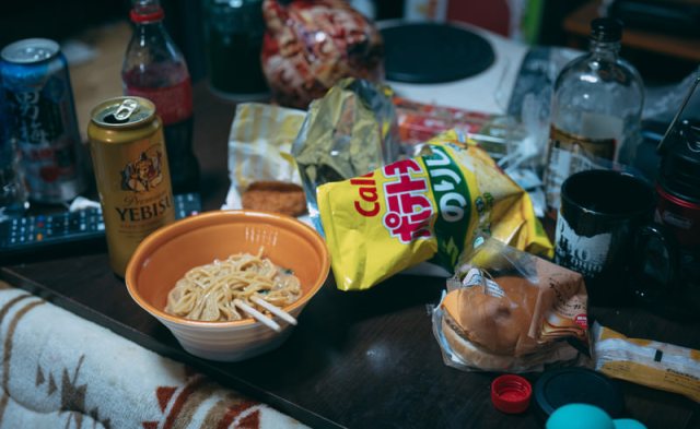 あなたのお部屋は片付いてる?お部屋が汚い人の本音を調査した結果では「部屋が汚くなったきっかけ」に 約4人に1人が危機感がないらしい あなたのお部屋は片付いてる?お部屋が汚い人の本音を調査した結果では「部屋が汚くなったきっかけ」に 約4人に1人が危機感がないらしい