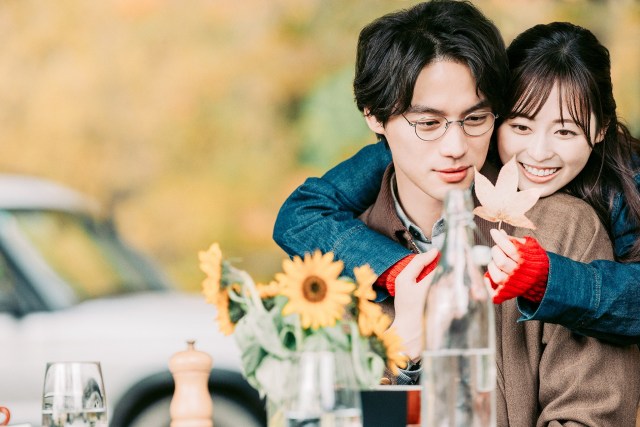 スピッツの名曲から生まれた映画『楓』 喪失から立ち直れない人々を福士蒼汰・福原遥が描き、やさしい嘘に胸をギュッと掴まれます スピッツの名曲から生まれた映画『楓』 喪失から立ち直れない人々を福士蒼汰・福原遥が描き、やさしい嘘に胸をギュッと掴まれます