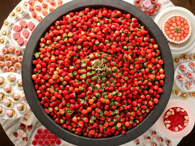 ついに旬を迎えるいちごから日本酒まで🍓冬にいきたいアフタヌーンティー＆ブッフェまとめ7選