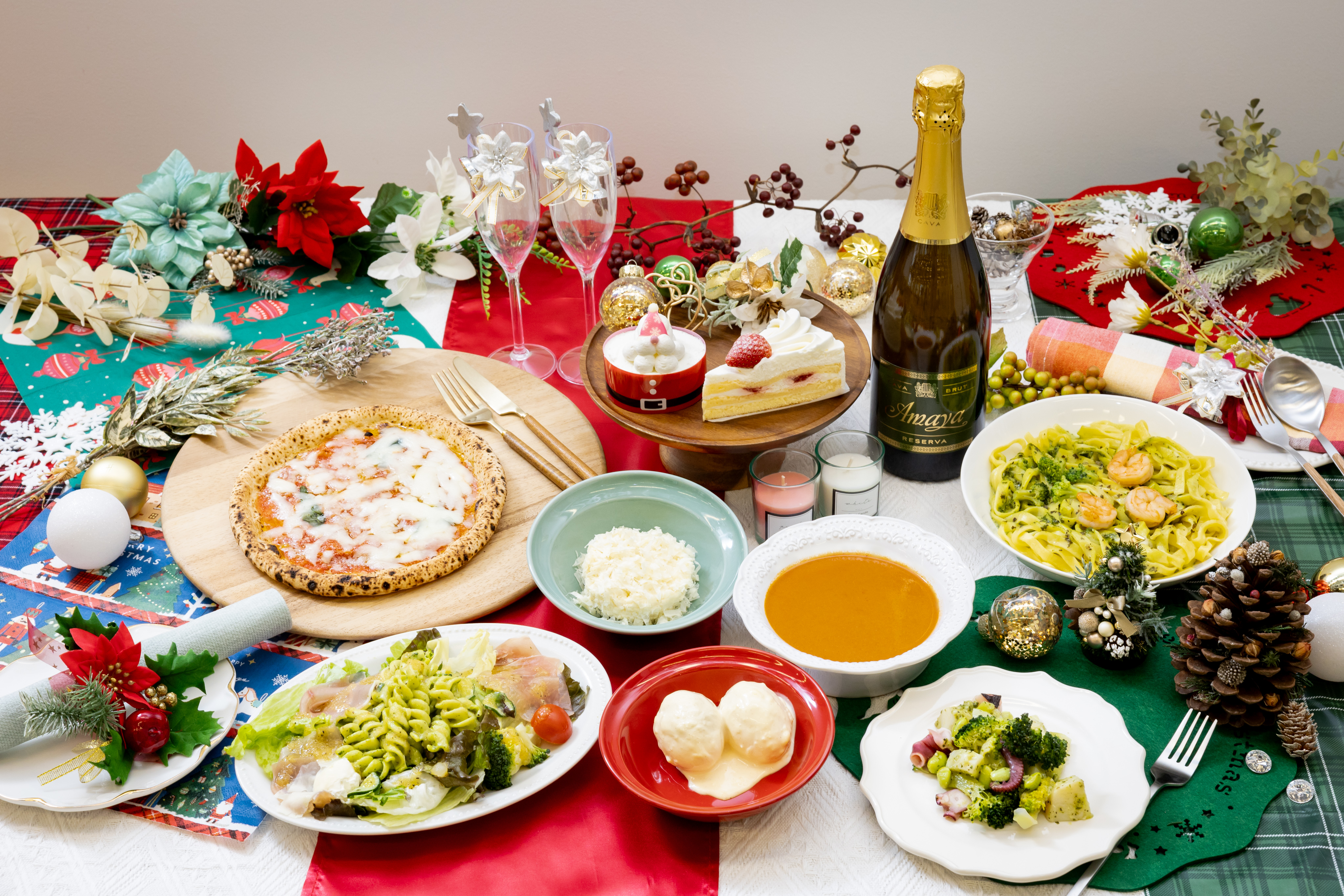 おうちクリスマスをご予定なら→ケーキにチキン、ワインまでセブン