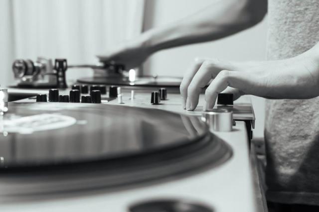 Netflixで配信中の『ラヴ上等』でglobeの良さに気づいてしまったみんな~!globeドンピシャ世代の私がいまこそ聴きたい90年代名曲おしえます! Netflixで配信中の『ラヴ上等』でglobeの良さに気づいてしまったみんな~!globeドンピシャ世代の私がいまこそ聴きたい90年代名曲おしえます!