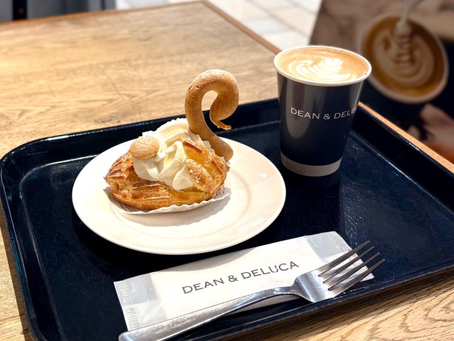 優雅なひとときをDEAN＆DELUCAのレトロかわいいスワンシューと🦢見た目にもおいしさにもうっとりしちゃいます♡