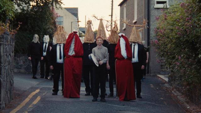 ミッドサマーの次にくると噂の映画『FRÉWAKA/フレワカ』は1ミリも救いがない…!不穏で不快な空気に飲み込まれないように注意です ミッドサマーの次にくると噂の映画『FRÉWAKA/フレワカ』は1ミリも救いがない…!不穏で不快な空気に飲み込まれないように注意です