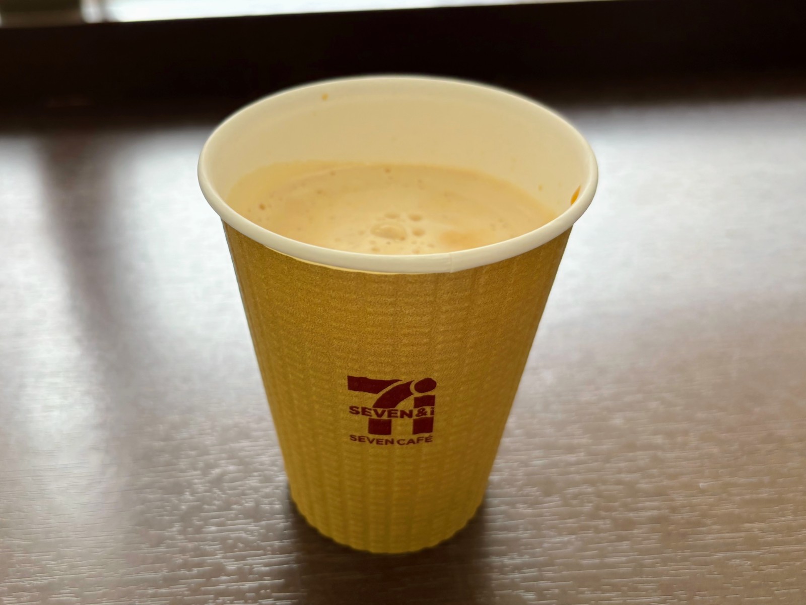 200円でお釣りがくる！マシンで淹れ立てアツアツのミルクティーを