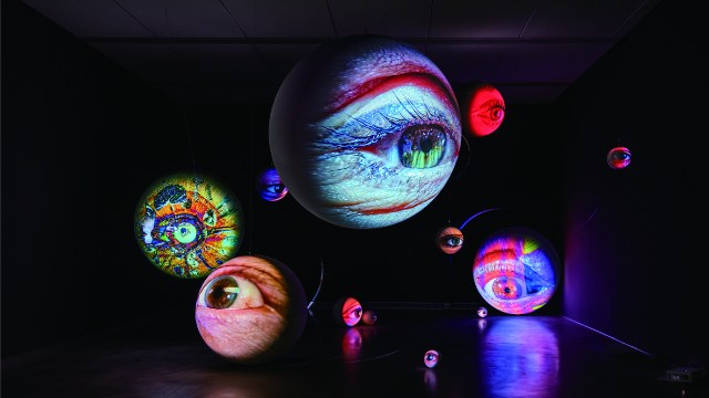 デヴィッド・ボウイとの共作を世界初公開👁️大規模個展『トニー・アウスラー：技術と霊知のはざま～魔術、メディア、アート～』