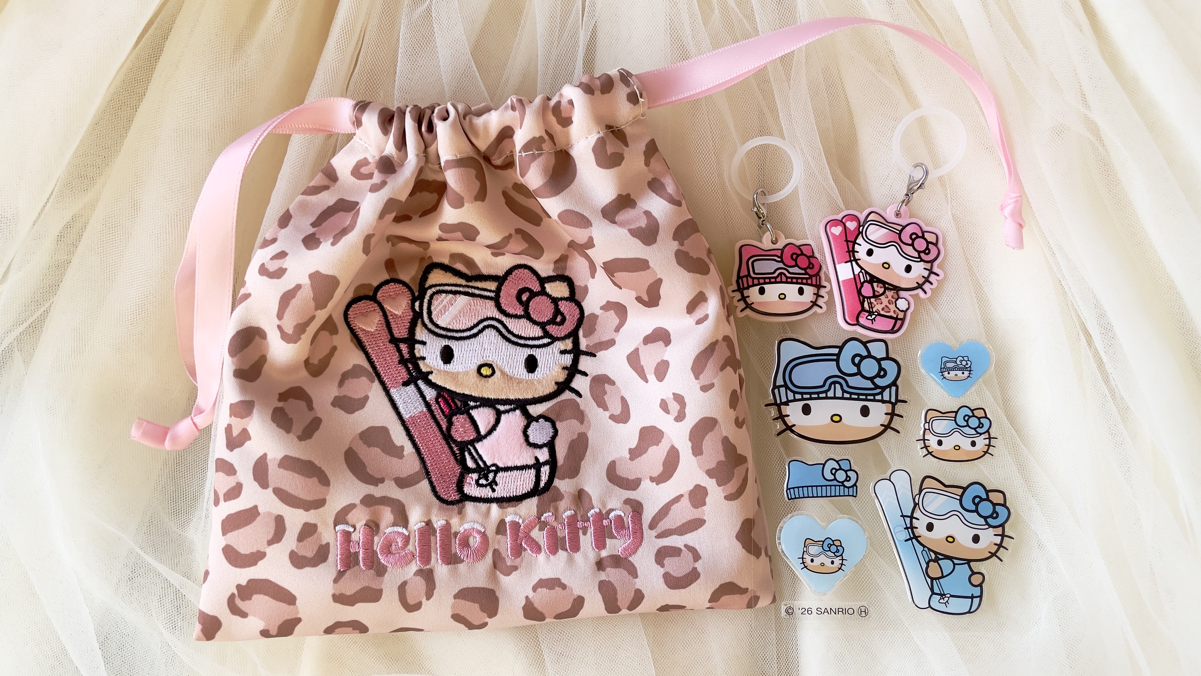 キティちゃん、ゴーグルの跡ついてるよ…！『sweet』付録は雪焼けギャル