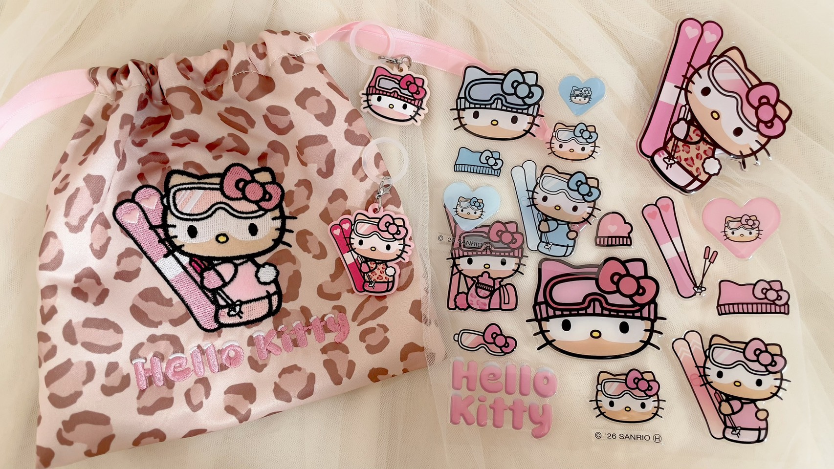 キティちゃん、ゴーグルの跡ついてるよ…！『sweet』付録は雪焼けギャル