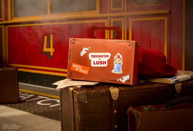 マーマレードの川を泳ぐ夢が叶う…！パディントンとLUSHがコラボ🇬🇧お風呂がも〜っと幸せタイムになりそうなアイテムそろってます♡