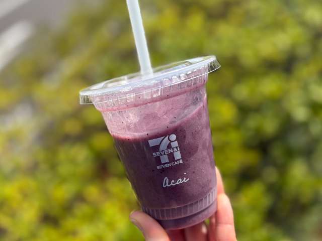 セブン-イレブンの「アサイーバナナスムージー」がリニューアル！アサイー増量でパワーアップして戻ってきたぞ🫐